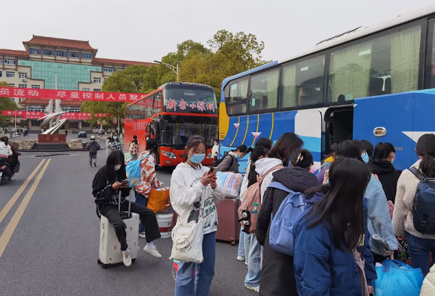 新余長運“點對點”直達包車 助力學(xué)生入企實習(xí)