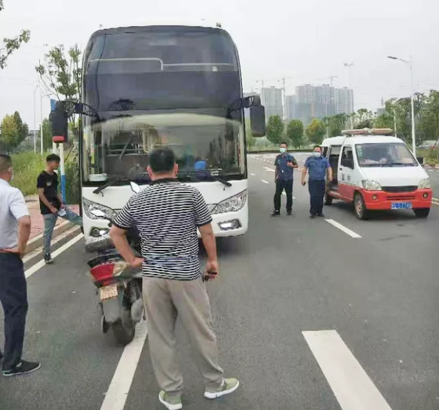 鄱陽長運 協(xié)助開展“黑車”專項打擊活動