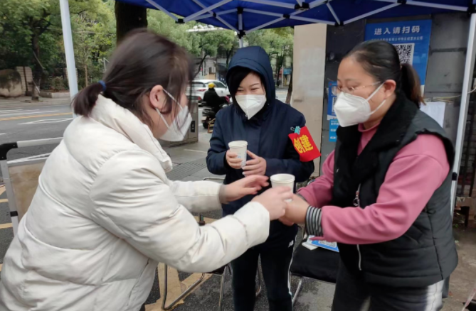 長運物業(yè) 寒風(fēng)中 把“溫暖”送到防疫一線