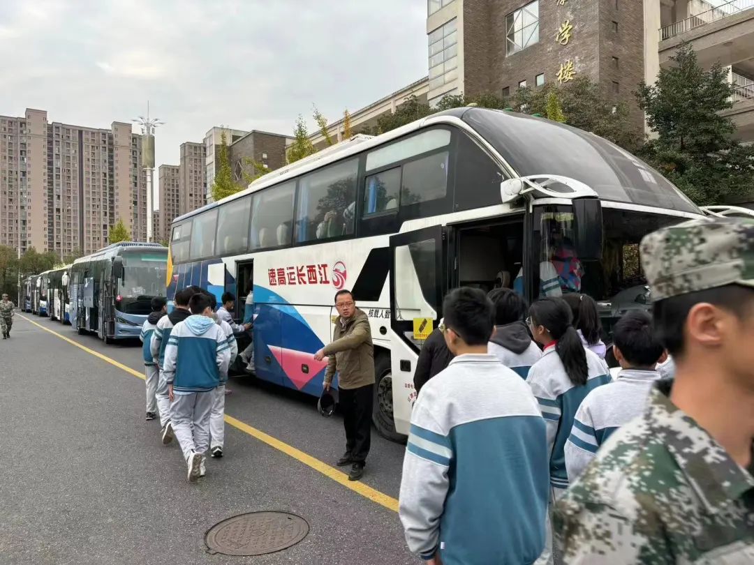 吉安公司：定制包車高效助力紅色研學(xué)